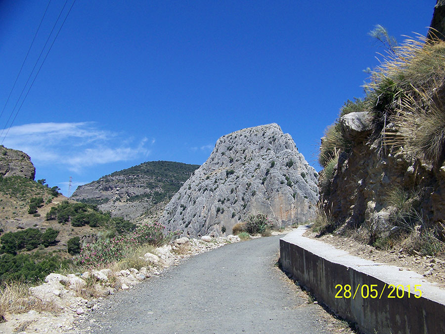 Vía de acceso a la pasarela desde el lado sur. (Álora)