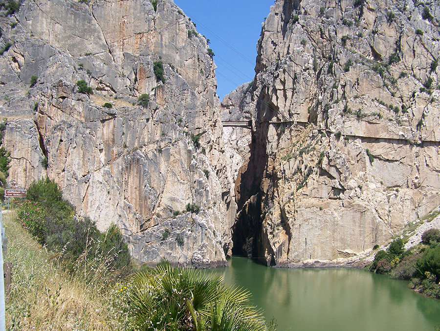 Desfiladero del Tajo de los Gaitanes, con el famoso caminito del Rey