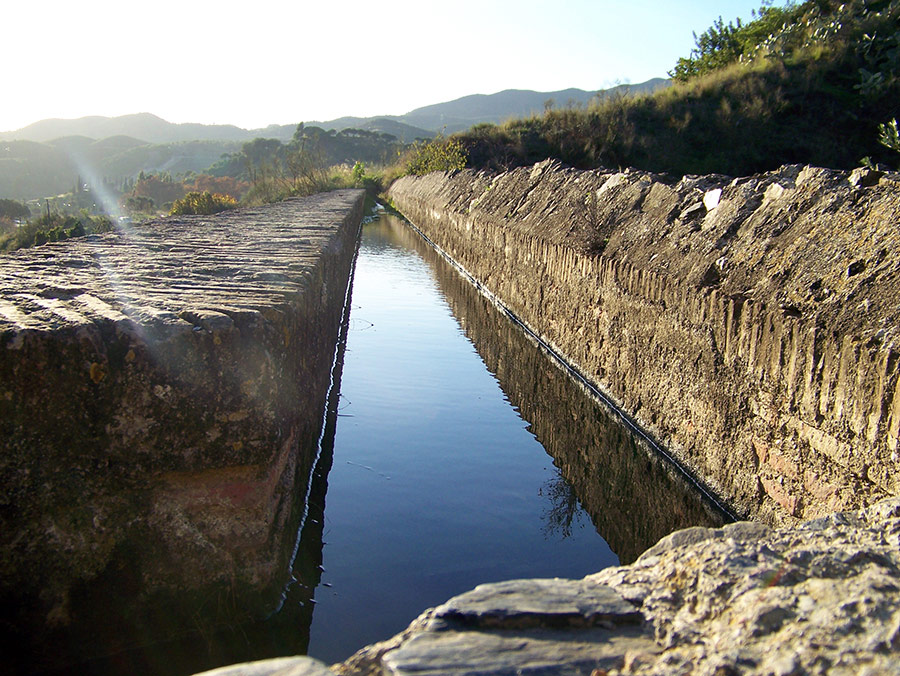 Acequia del Puente de Arroyo Hondo