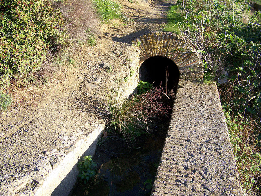 Acequia del Puente de Arroyo Hondo