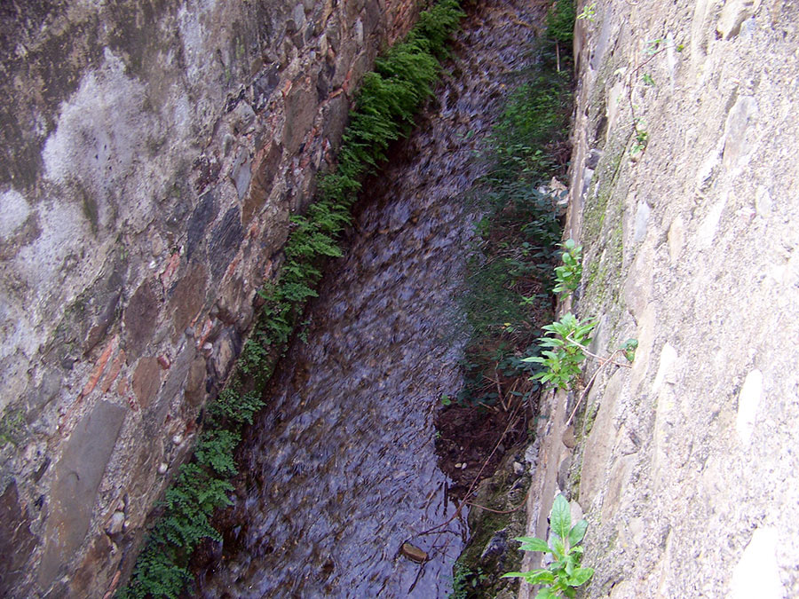 primer sector del acueducto a pie de presa
