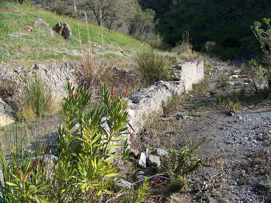 Paredones en las proximidades del molino del inca
