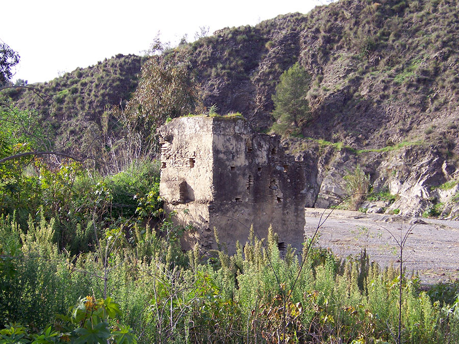 Noria junto al cauce del rio
