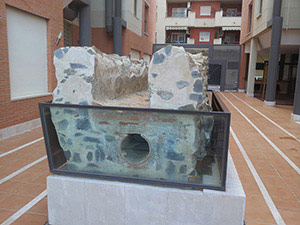 El Acueducto de San Telmo se construyó en un sólo piso con dos conducciones superpuestas; la de abajo, entubada para el abastecimiento de fuentes y la superior, una tajea con techo de bóveda, para el regadío y para el movimiento de molinos a través de la fuerza motriz. El Acueducto de San Telmo se construyó en un sólo piso con dos conducciones superpuestas; la de abajo, entubada para el abastecimiento de fuentes y la superior, una tajea con techo de bóveda, para el regadío y para el movimiento de molinos a través de la fuerza motriz.